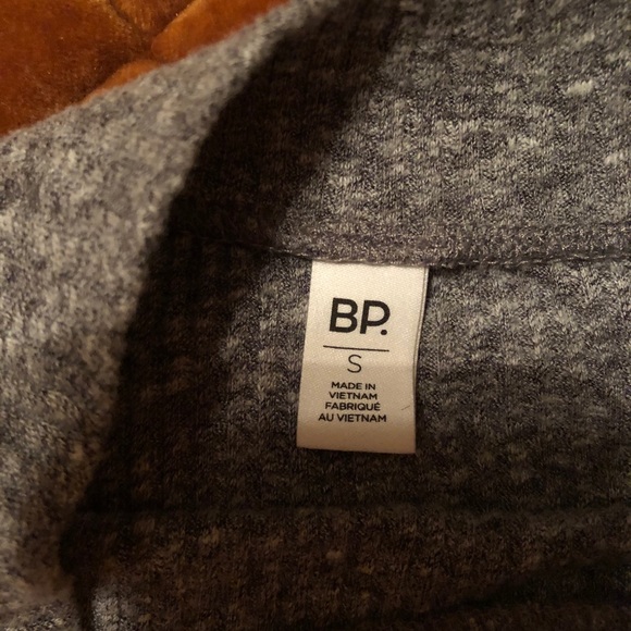 Top - Picture 2 of 2